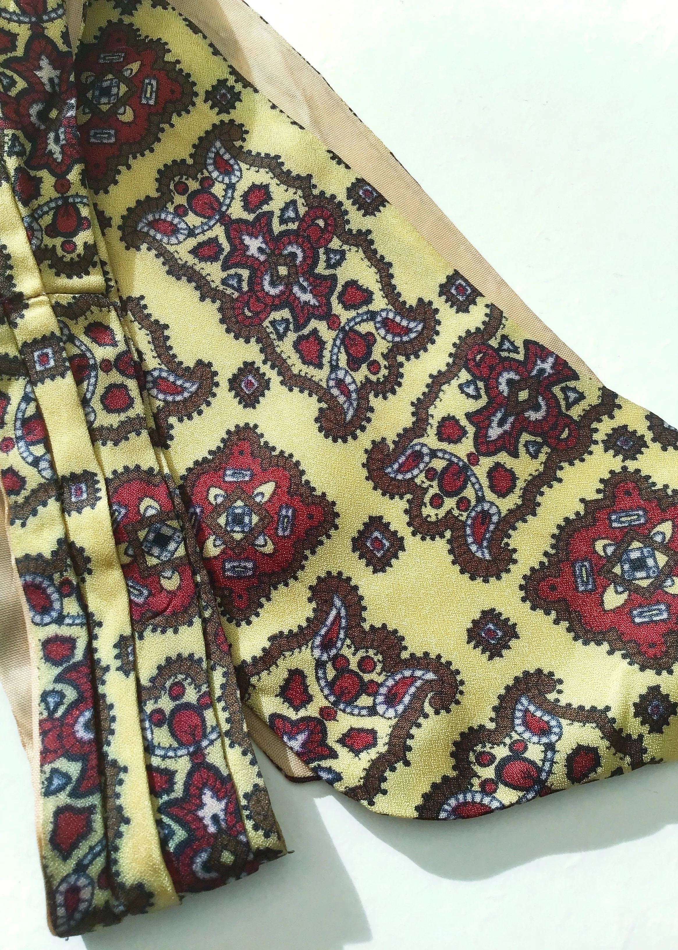 Men's 1960s Yellow & Red Paisley Cravat